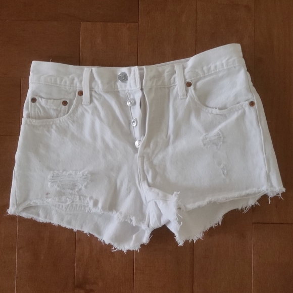 Levi white jean shorts - Picture 1 of 3